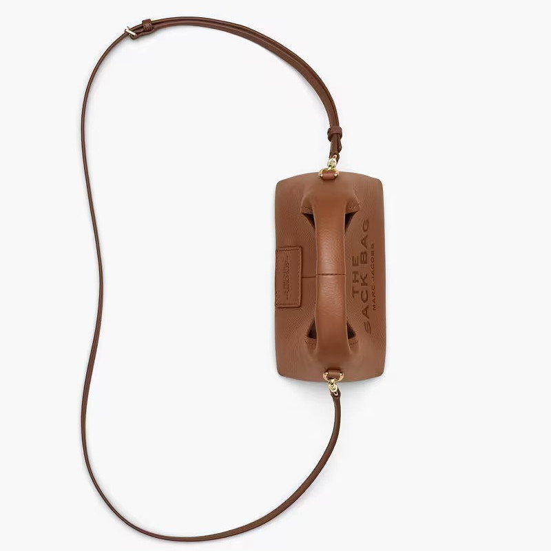 Мікро-сумка крос-боді Marc Jacobs The Sack Bag у кольорі Argan Oil
