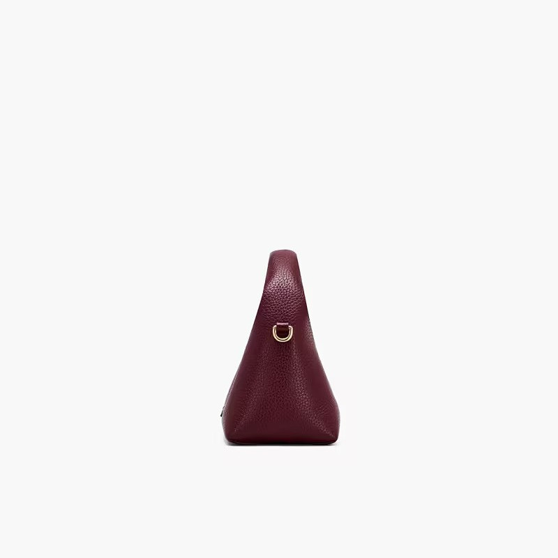 Мікро-сумка крос-боді Marc Jacobs The Sack Bag у кольорі Cherry
