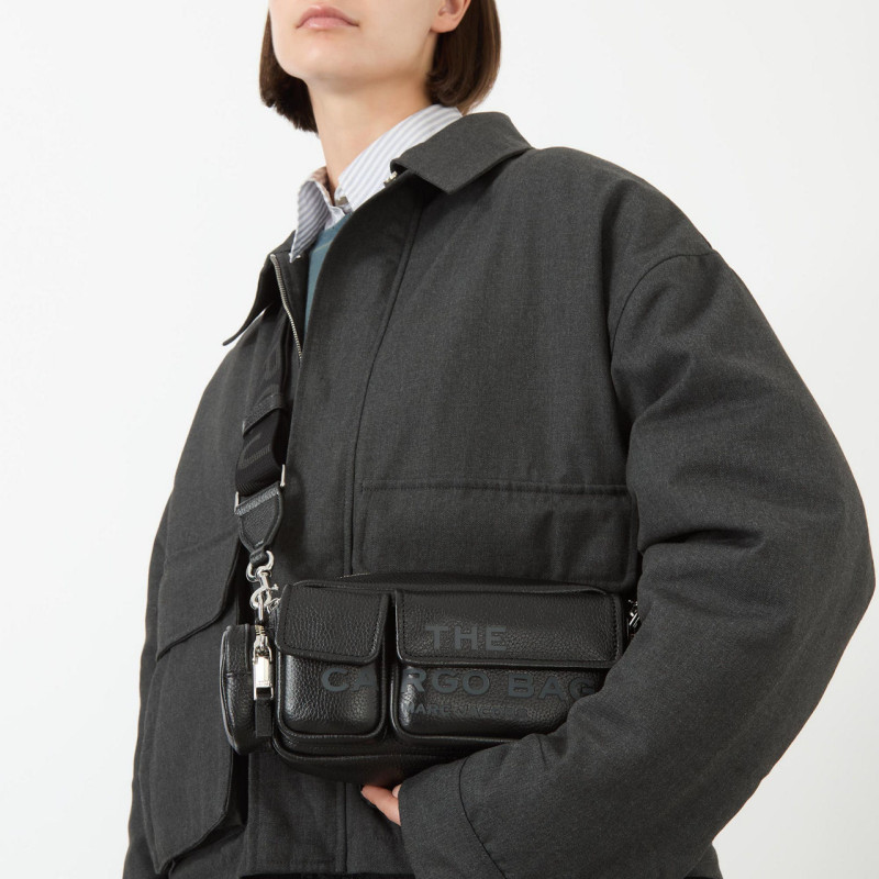 Marc Jacobs The Leather Cargo Bag Black — шкіряна сумка-карго