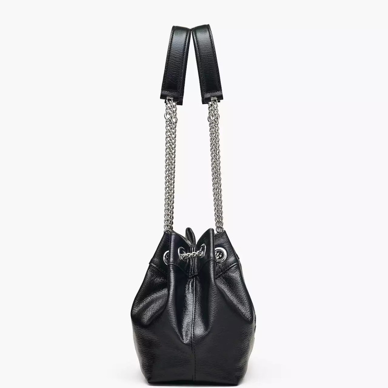 Сумка Marc Jacobs The Small Chain Sack Bag у чорному кольорі — елегантна шкіряна модель з ланцюжком