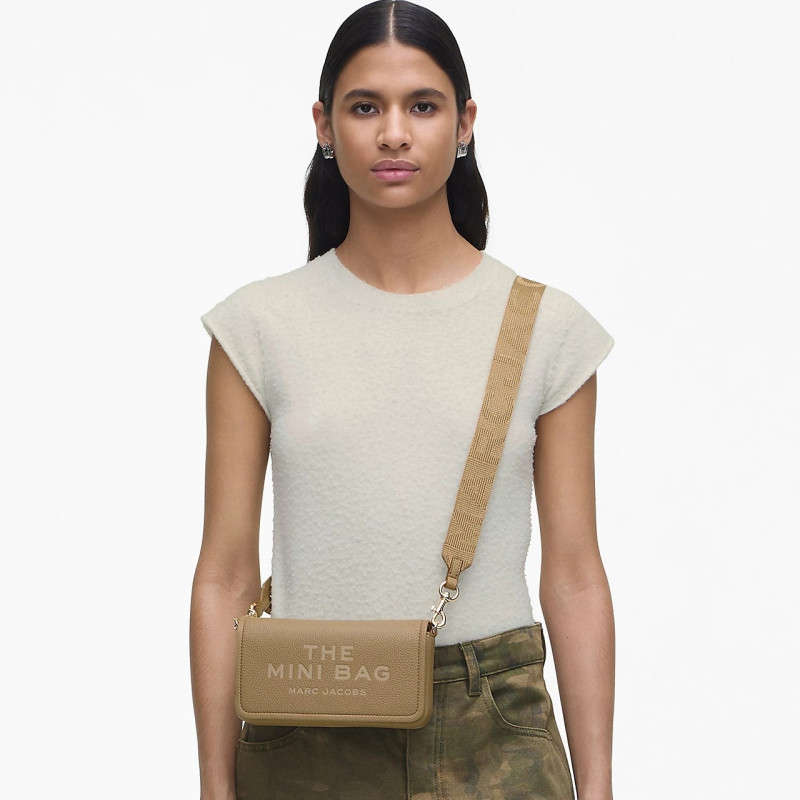 Шкіряна мінісумка Marc Jacobs Camel для щоденного стилю
