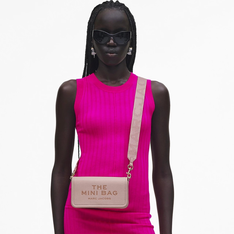 Шкіряна мінісумка Marc Jacobs Rose — елегантний акцент у міському стилі