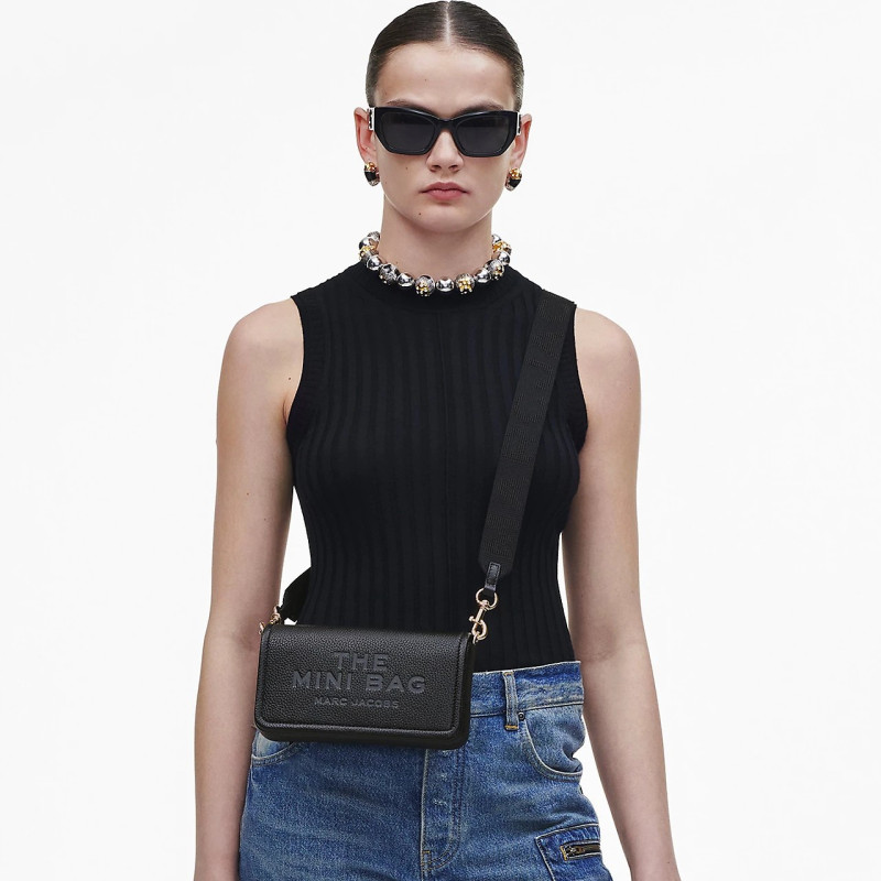Marc Jacobs Leather Mini Bag Black — компактна шкіряна mini bag з ремінцем (2S4SMN080S02_001)
