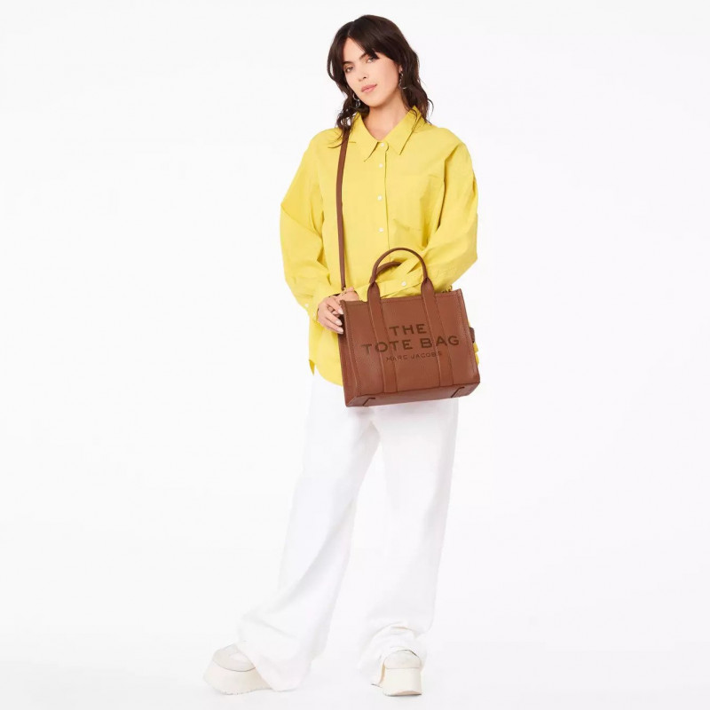 Сумка Marc Jacobs The Leather Medium Tote Bag Argan Oil