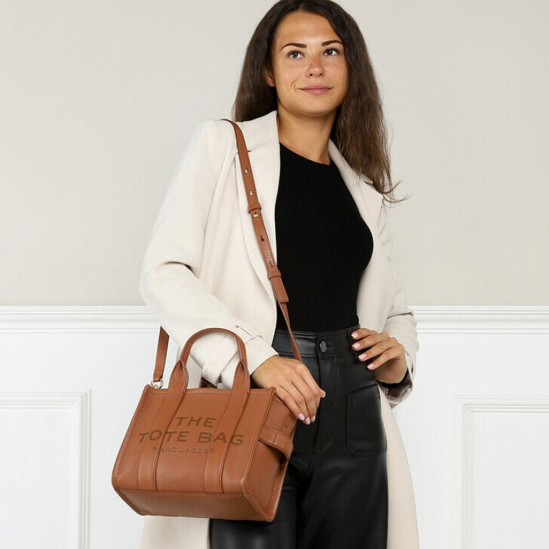 Сумка Marc Jacobs The Leather Small Tote Bag Argan Oil