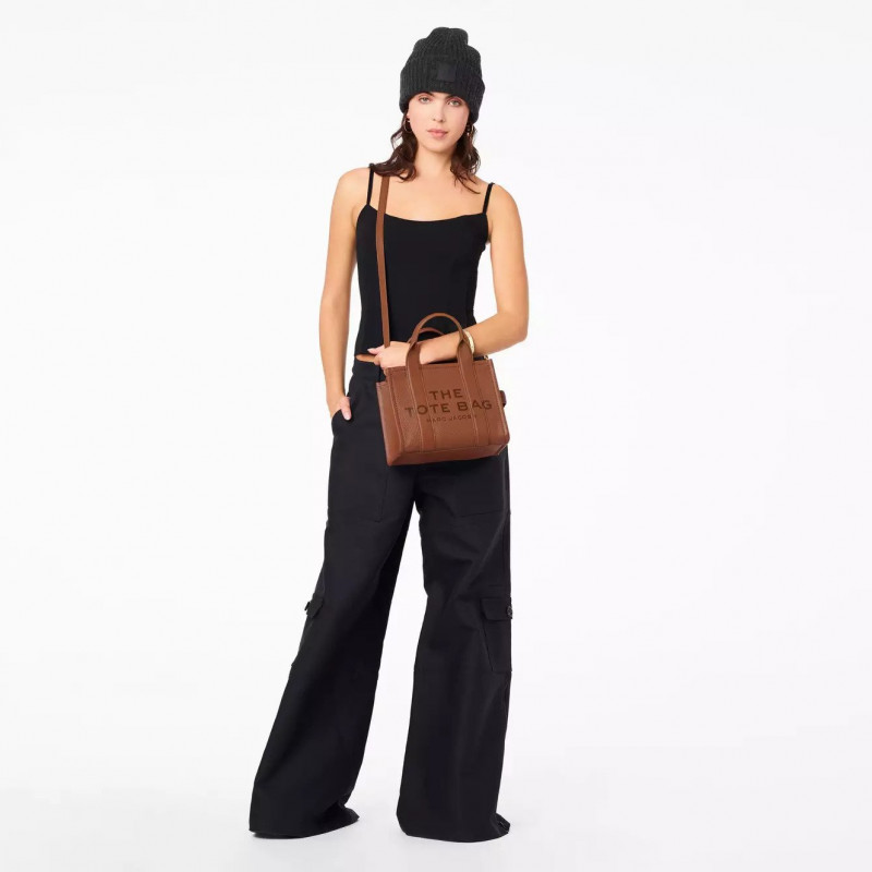 Сумка Marc Jacobs The Leather Small Tote Bag Argan Oil