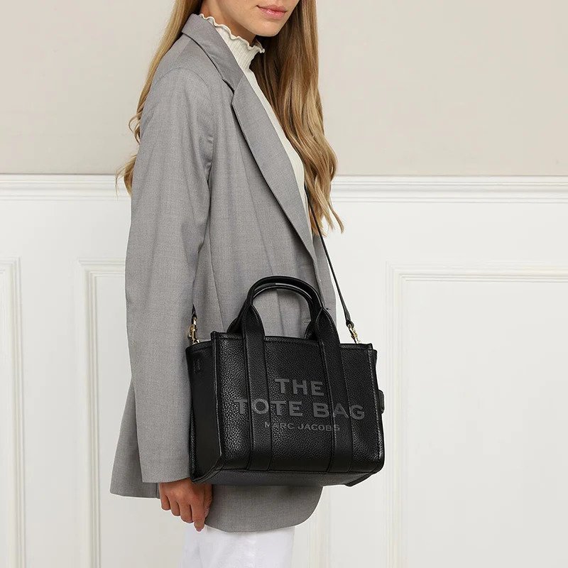 Сумка Marc Jacobs The Leather Small Tote Bag Black