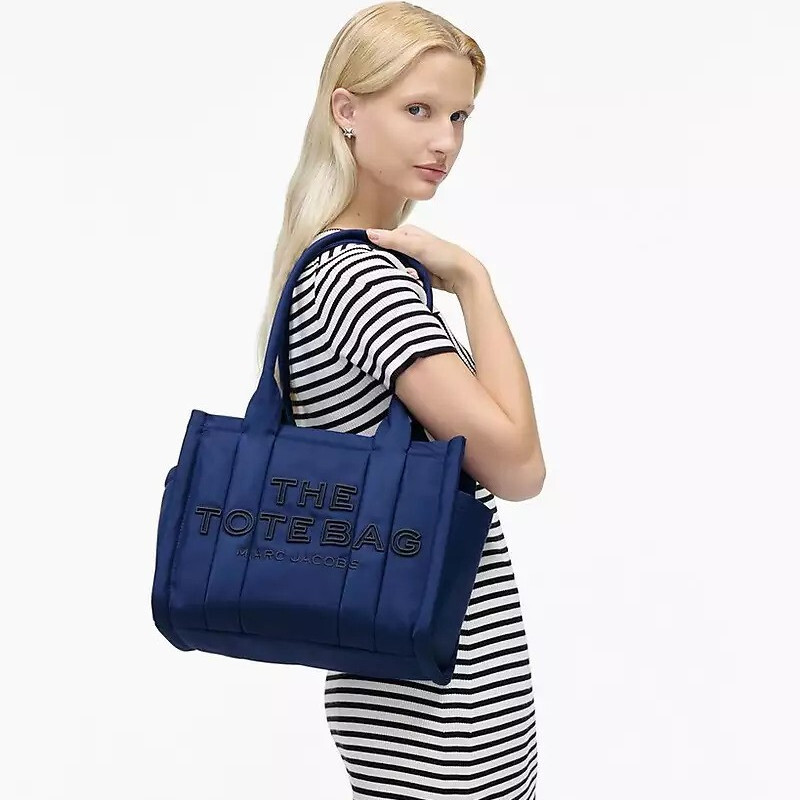Жіноча сумка Marc Jacobs The Puffy Nylon Medium Tote Bag Blue Sea