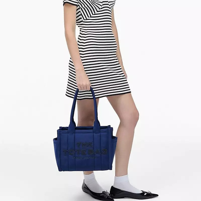 Жіноча сумка Marc Jacobs The Puffy Nylon Medium Tote Bag Blue Sea
