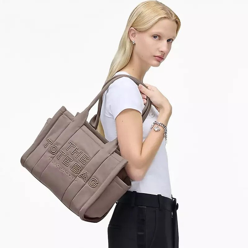 Дута нейлонова сумка Marc Jacobs Medium Tote Bag у відтінку Cement