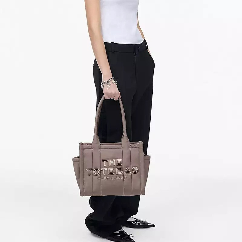 Дута нейлонова сумка Marc Jacobs Medium Tote Bag у відтінку Cement