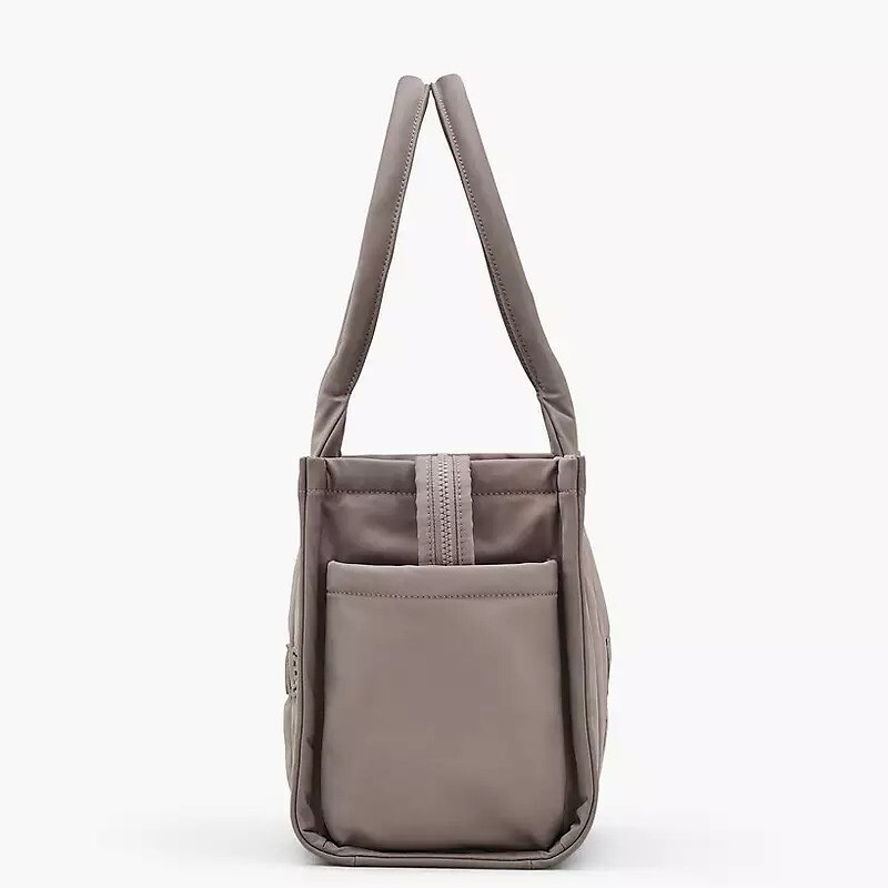 Дута нейлонова сумка Marc Jacobs Medium Tote Bag у відтінку Cement